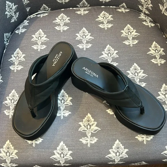 Platform Thong Sandals - Picture 3 of 4